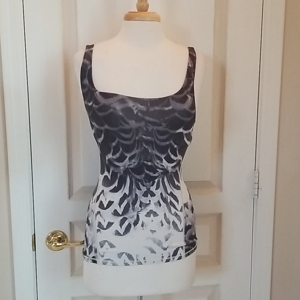 Lululemon Tank - Picture 1 of 5